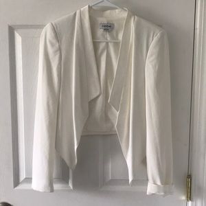 White Bebe cropped high low blazer